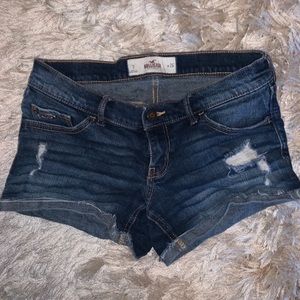 Hollister - short SIZE 3 (no option for 4)